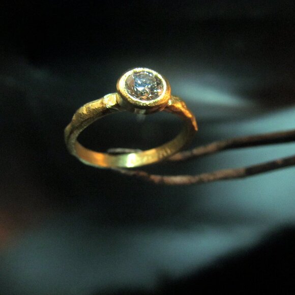 Engagement ring. 14K Yellow gold ring with 0.25ct' Diamond. very unique ring. - Picture 11 of 14